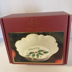 Lenox Oval Fluted Bowl with Gold Accent